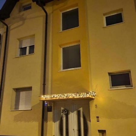 Apartment Lily Near Zagreb Airport Velika Gorica Exteriör bild