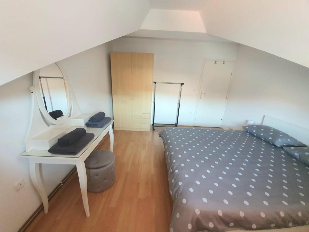 Apartment Lily Near Zagreb Airport Velika Gorica Exteriör bild