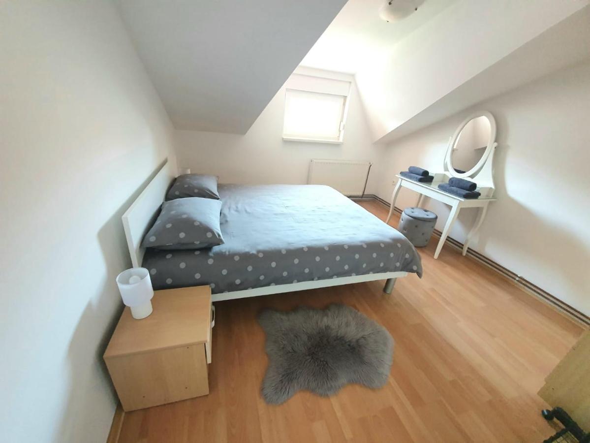 Apartment Lily Near Zagreb Airport Velika Gorica Exteriör bild