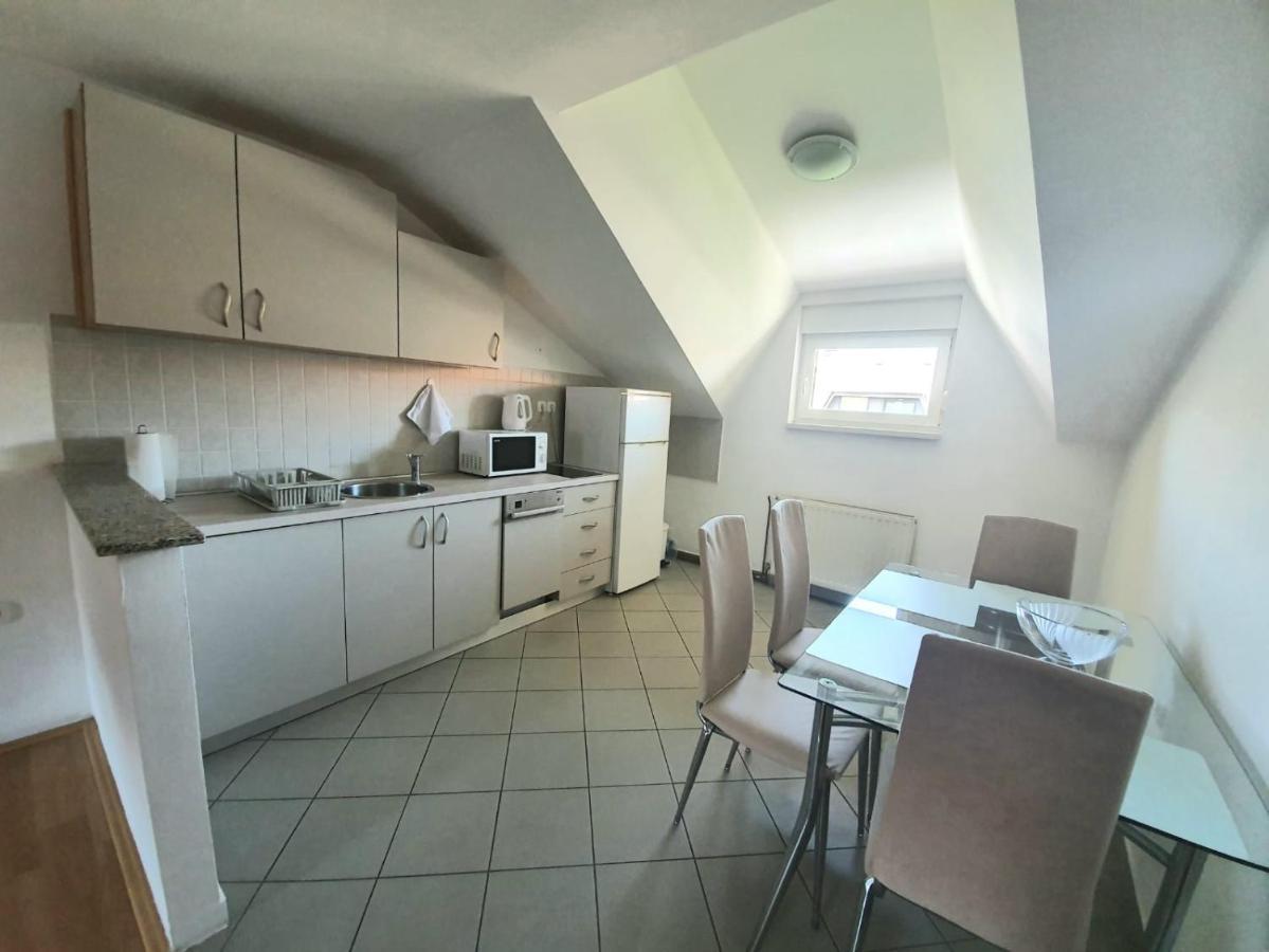 Apartment Lily Near Zagreb Airport Velika Gorica Exteriör bild